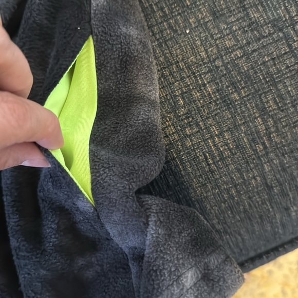 Old navy fleece pullover sweater size small 6/7 boys - Picture 4 of 4